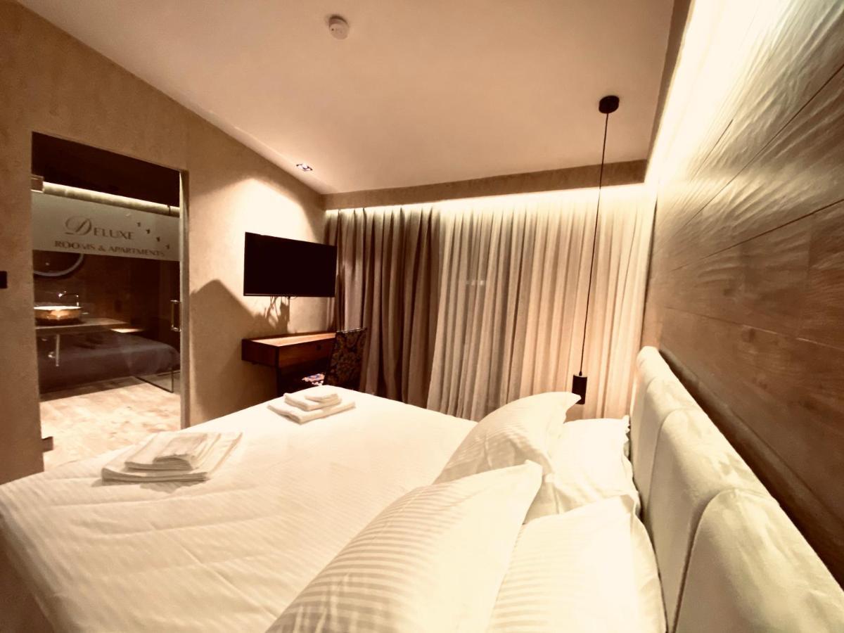 טיראנה Deluxe Rooms In Blloku Area מראה חיצוני תמונה