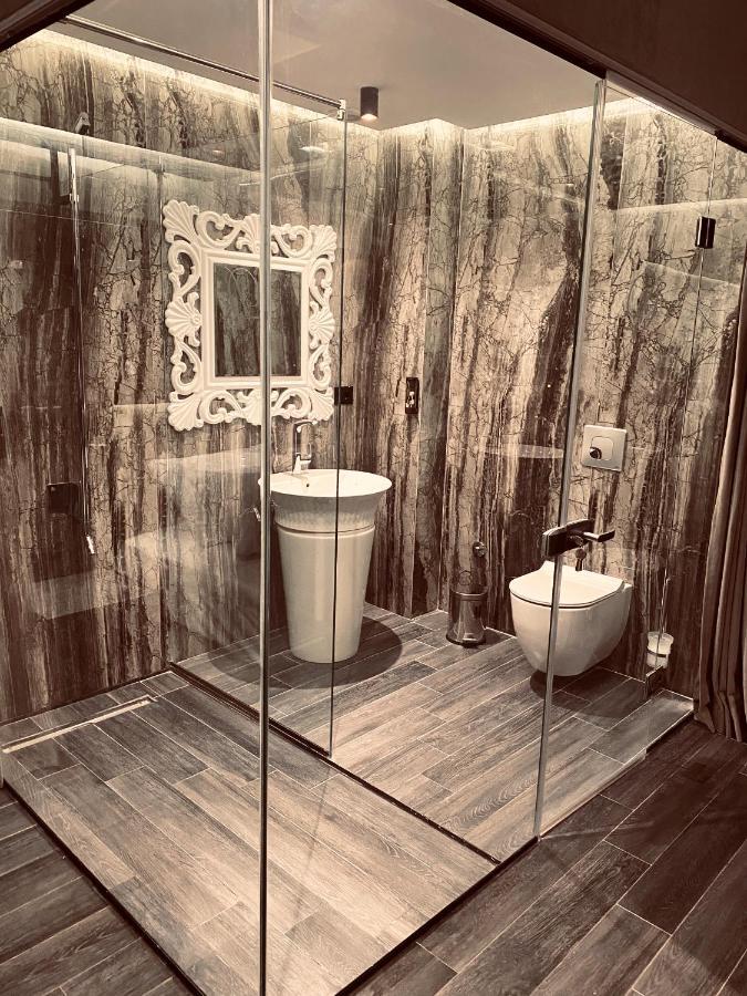 טיראנה Deluxe Rooms In Blloku Area מראה חיצוני תמונה